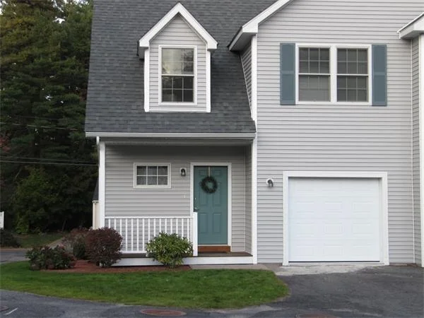 Unit for sale at 5 Sterling Ln, Walpole, MA 02081