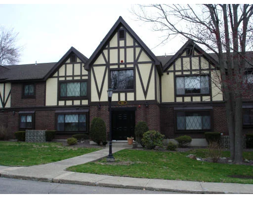 Unit for sale at 5 Royal Lake Drive, Braintree, MA 02184