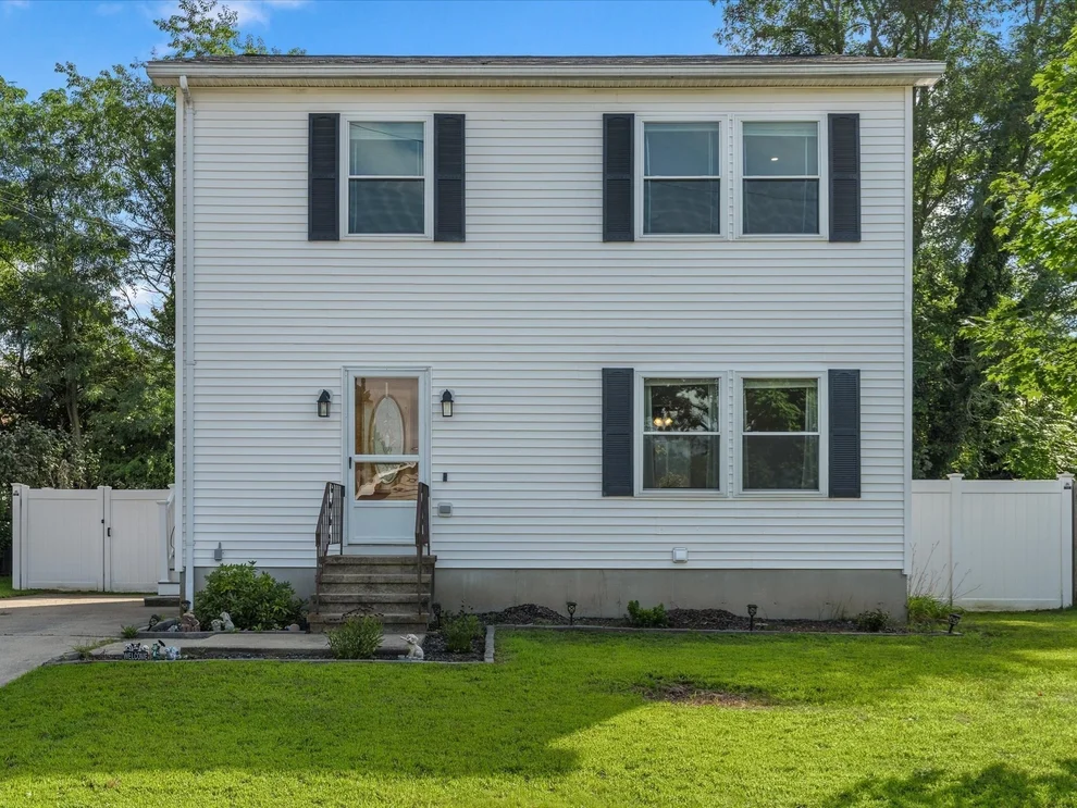 Unit for sale at 6 Buttonwood Ln, Acushnet, MA 02743