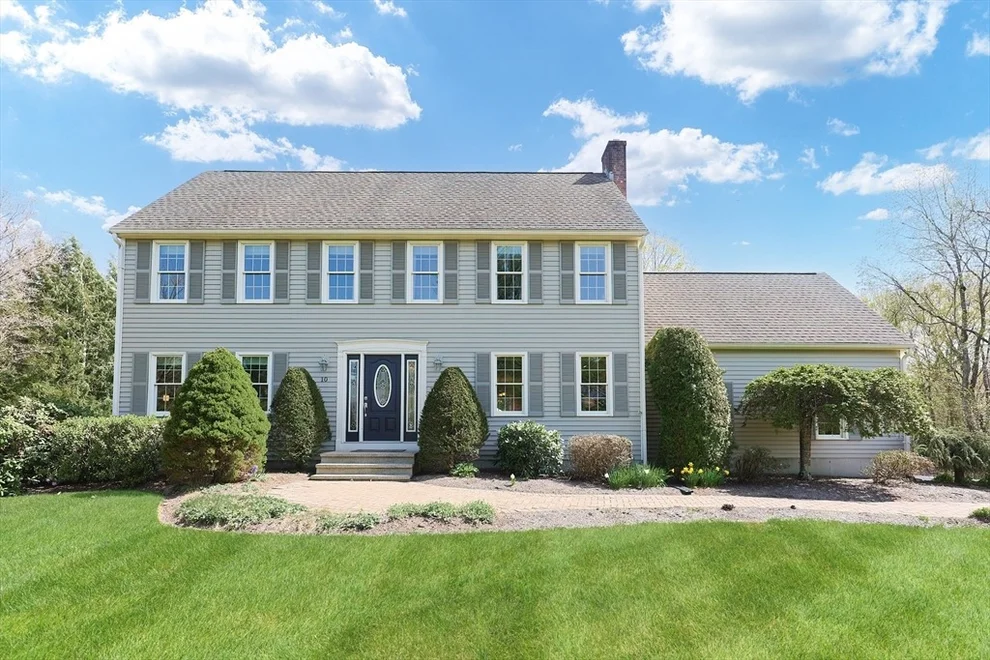 Unit for sale at 10 Lyndon Rd, Wrentham, MA 02093