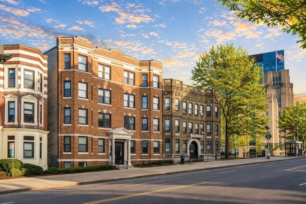 Unit for sale at 451 Park Dr, Boston, MA 02215