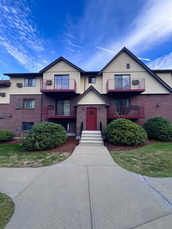 Unit for sale at 11 Royal Crest Dr, Randolph, MA 02368