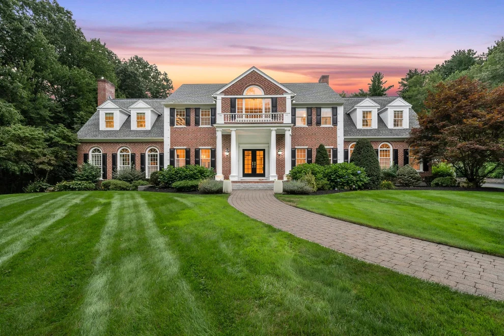 Unit for sale at 40 Grandview Rd, Chelmsford, MA 01824