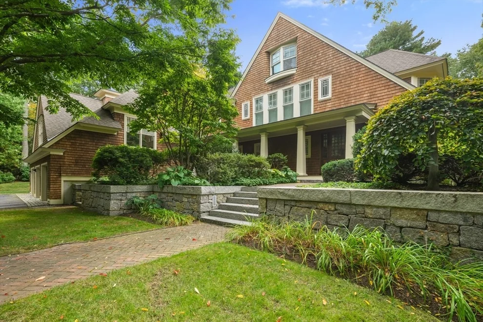 Unit for sale at 2 Candleberry Ln, Weston, MA 02493