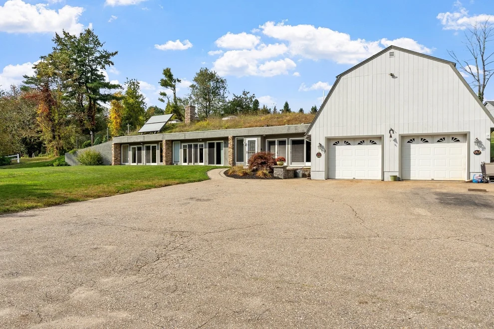 Unit for sale at 137 Princeton Rd, Sterling, MA 01564