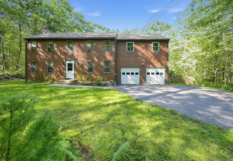 Unit for sale at 6 Woodview Dr, Hubbardston, MA 01452