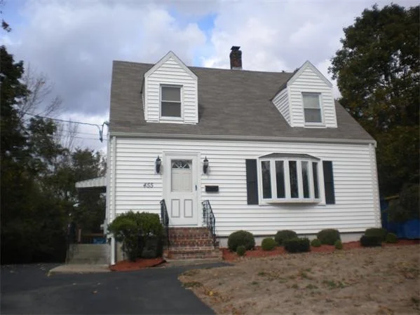 Unit for sale at 455 W Union St, East Bridgewater, MA 02333