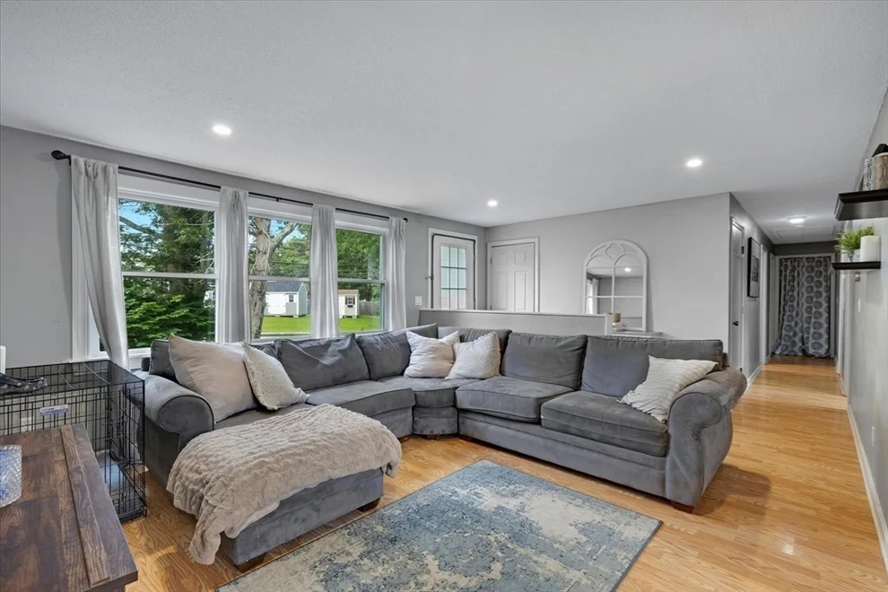 Unit for sale at 579 E Falmouth Hwy, Falmouth, MA 02536