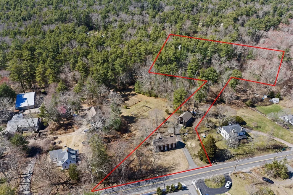 Unit for sale at 152 Acorn St, Marshfield, MA 02050