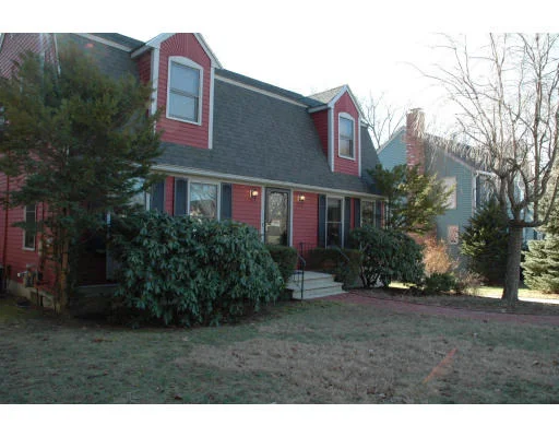 Unit for sale at 2 Canterbury Pl, Framingham, MA 01702
