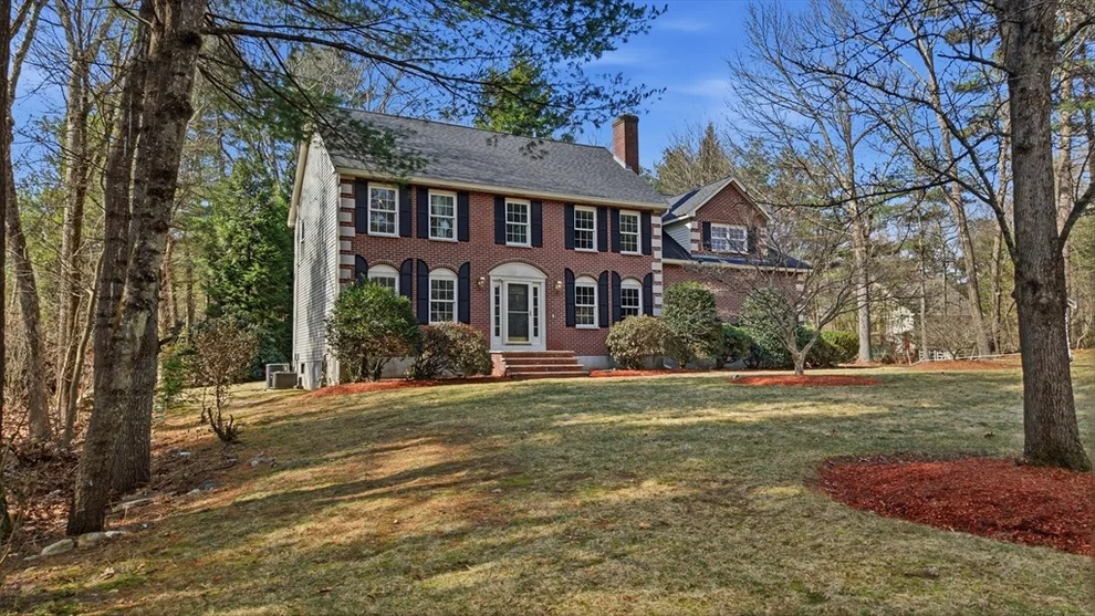 Unit for sale at 10 Blue Jay St, Franklin, MA 02038