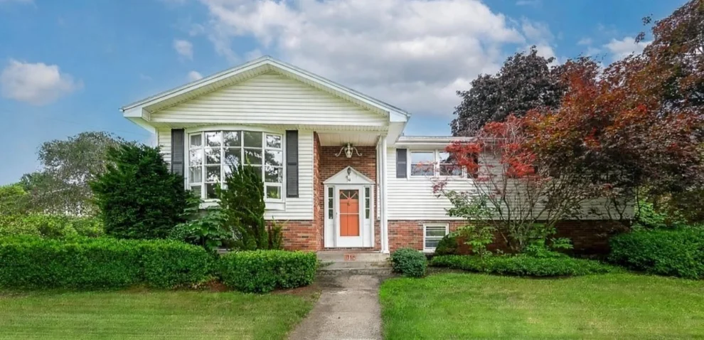 Unit for sale at 36 Roman Dr, Shrewsbury, MA 01545
