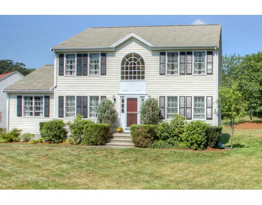 Unit for sale at 1 Crystal Pond Ln, Franklin, MA 02038