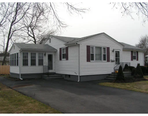 Unit for sale at 7 Mohawk Road, Somerset, MA 02726