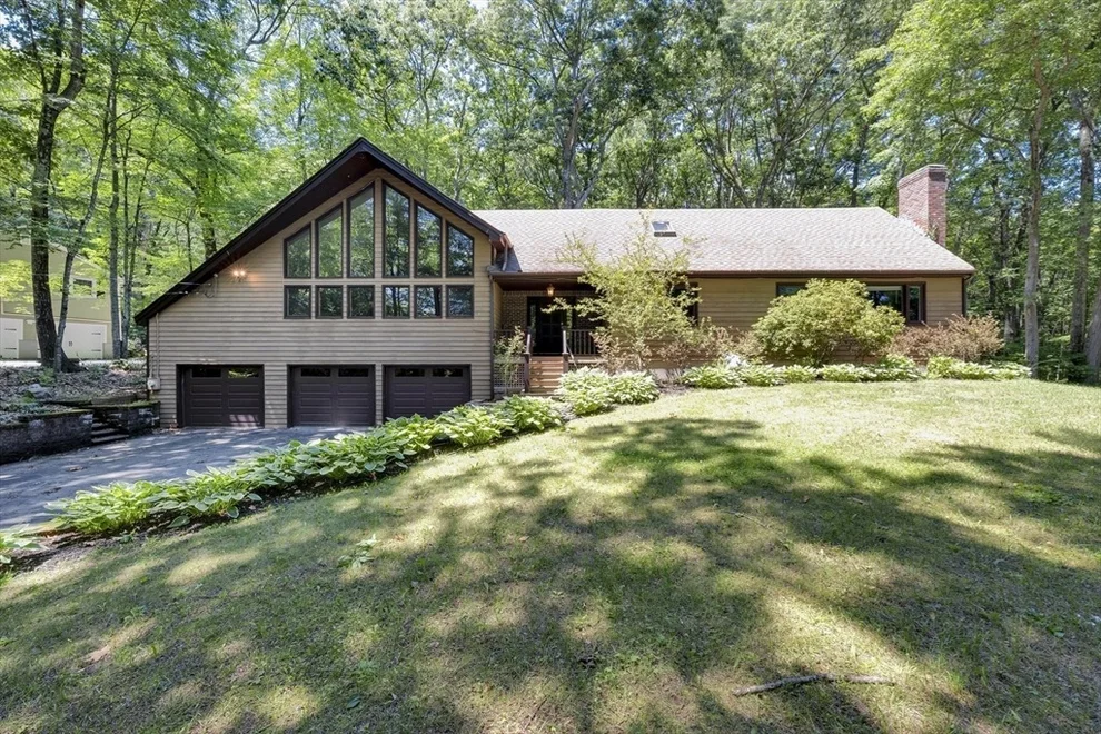 Unit for sale at 6 Laurelwood Dr, Oxford, MA 01537