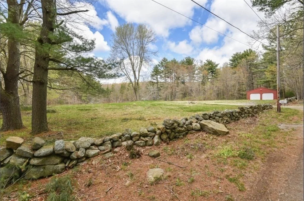 Unit for sale at 17 Fort Hill Rd, Webster, MA 01570