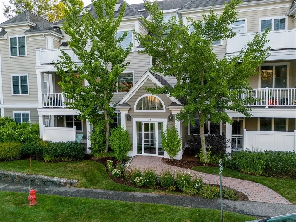 Unit for sale at 122 Johnson Woods Dr, Reading, MA 01867