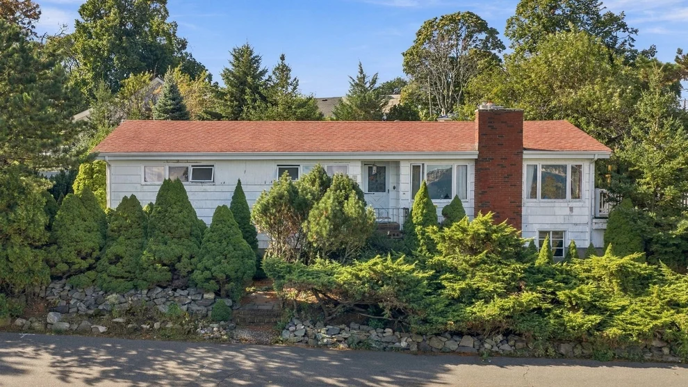 Unit for sale at 25 Maolis Road, Nahant, MA 01908