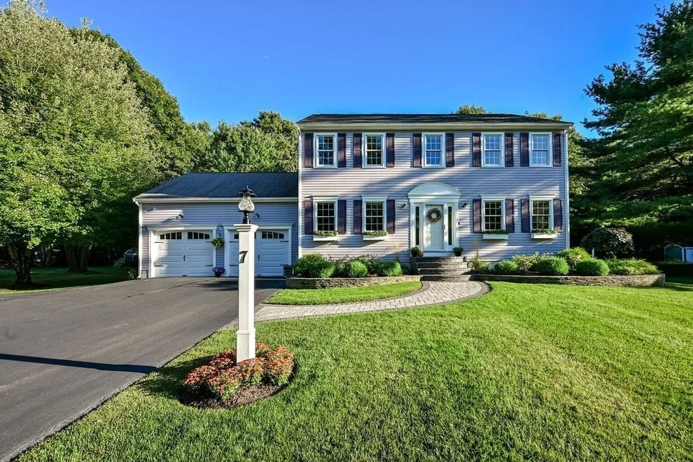 Unit for sale at 7 Southpark Ln, Mansfield, MA 02048