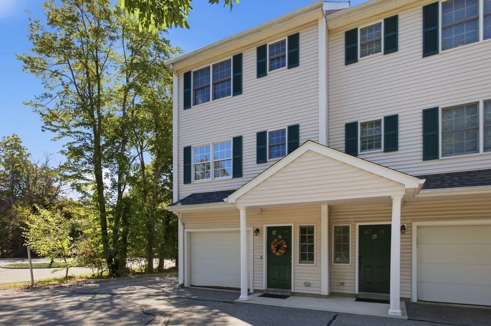 Unit for sale at 252 Albion St, Wakefield, MA 01880