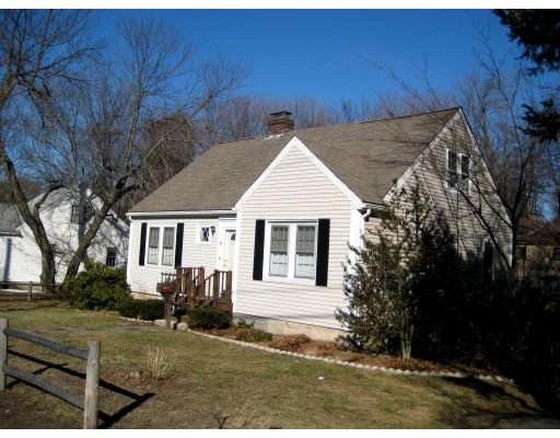 Unit for sale at 4 Cleveland Rd, Wellesley, MA 02482