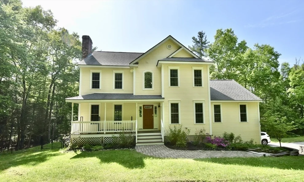 Unit for sale at 5 Eleanor La, Charlton, MA 01507