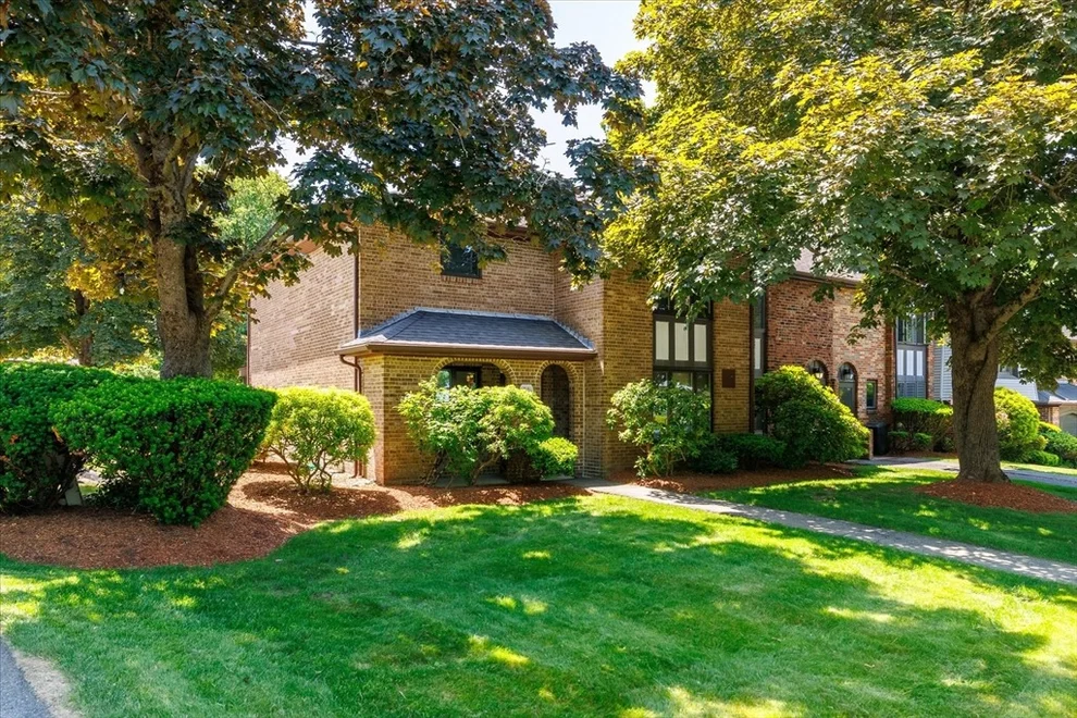 Unit for sale at 11 Cobblestone Ln, Worcester, MA 01606