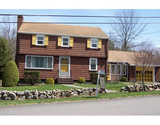 Unit for sale at 5 Woodland Dr, North Reading, MA 01864
