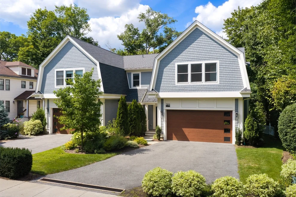Unit for sale at 321 Lake Ave, Newton, MA 02461