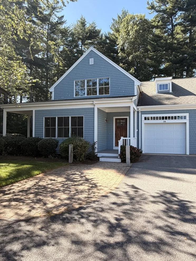 Unit for sale at 38 Hathaway Pond Cir, Rochester, MA 02770