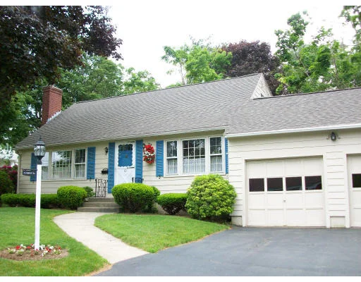 Unit for sale at 10 Birchwood Road, Paxton, MA 01612