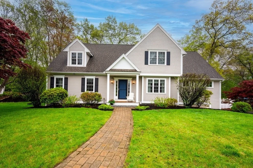 Unit for sale at 14 Country Club Rd, North Reading, MA 01864