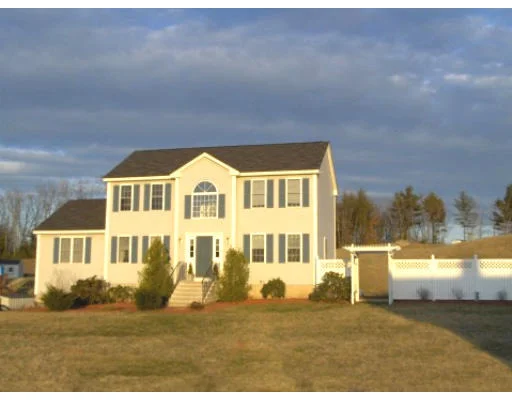 Unit for sale at 18 Longwood Avenue, Londonderry, NH 03053