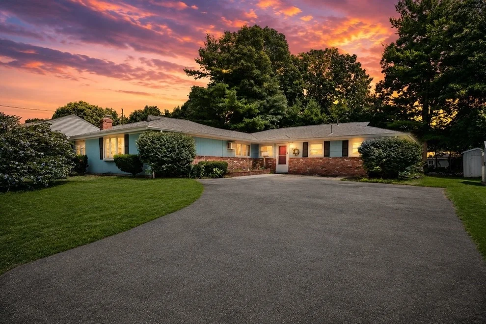 Unit for sale at 7 Pocahontas Dr, Peabody, MA 01960