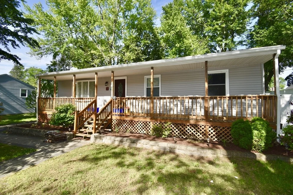 Unit for sale at 3 Vineland Ave, East Longmeadow, MA 01028