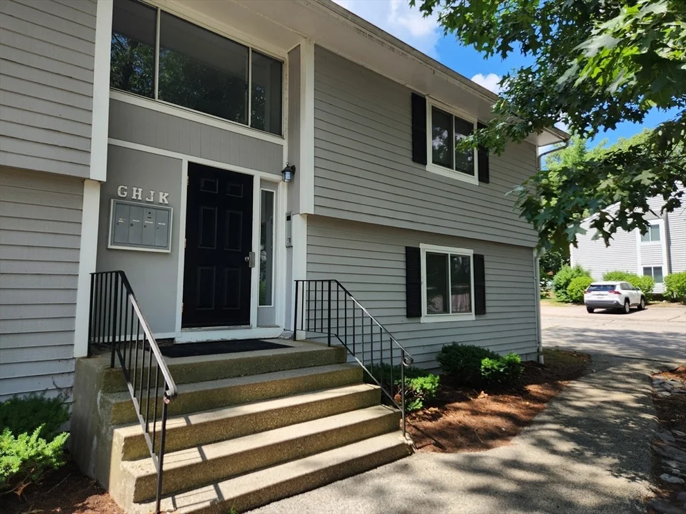 Unit for sale at 6 Beals Cove Rd, Hingham, MA 02043
