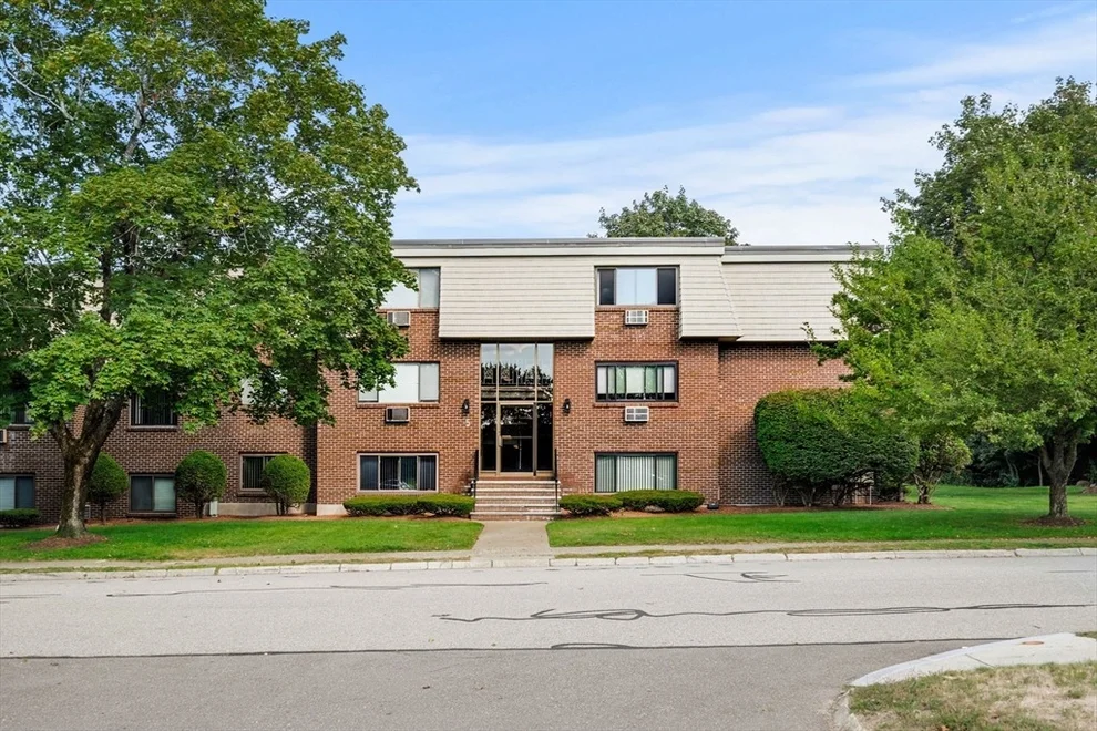 Unit for sale at 5 Hallmark Gardens, Burlington, MA 01803