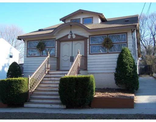 Unit for sale at 10 Buttonwood Lane, Peabody, MA 01960