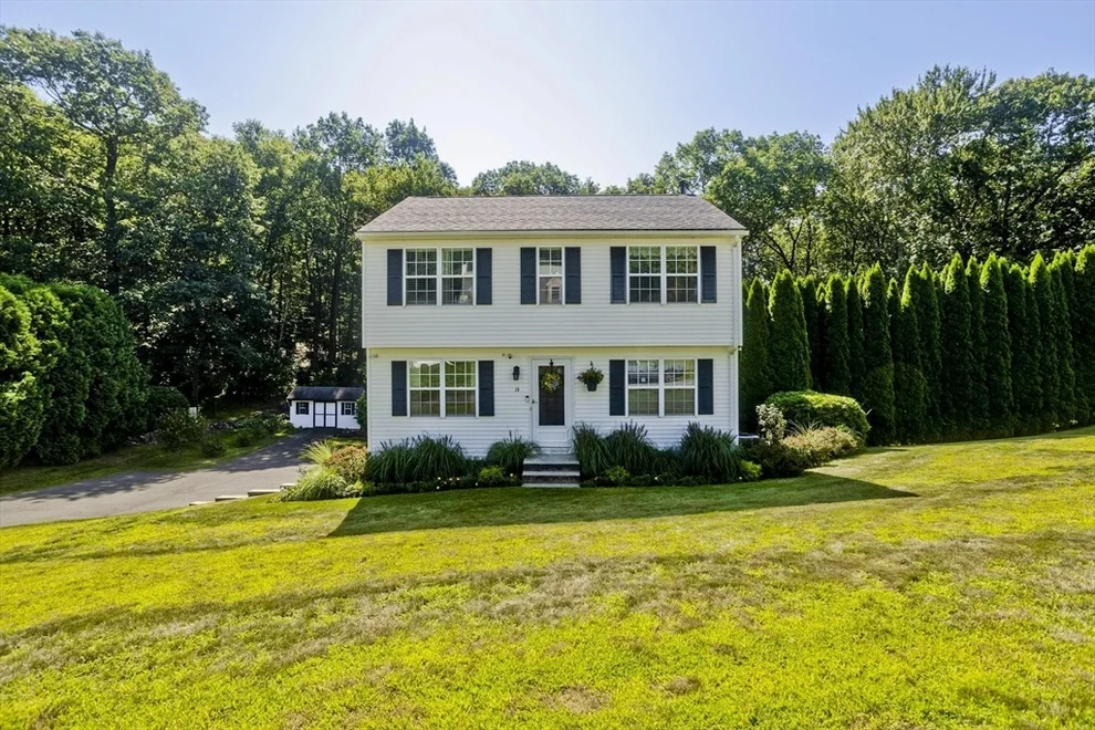 Unit for sale at 14 Scott Hollow Dr, Holyoke, MA 01040