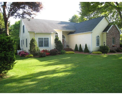 Unit for sale at 135 Woburn Street, Lexington, MA 02420