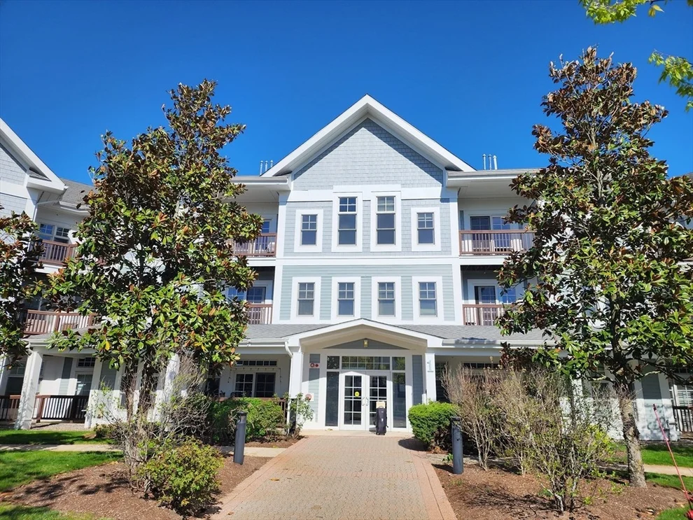 Unit for sale at 501 Commerce Dr, Braintree, MA 02184