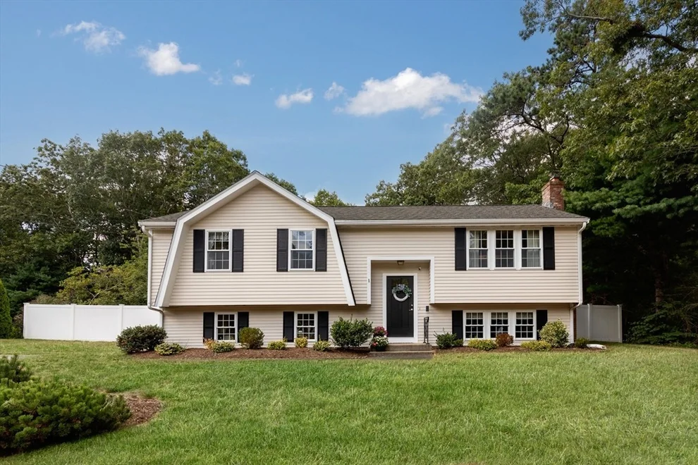 Unit for sale at 15 Sansome St, Plymouth, MA 02360