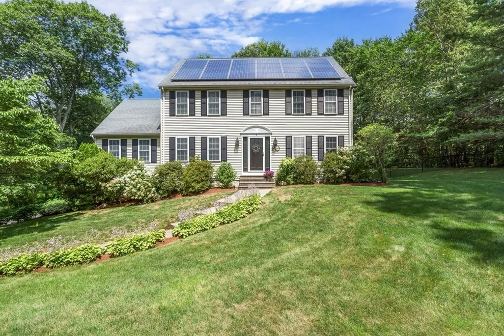 Unit for sale at 5 Wadsworth Farm Road, Franklin, MA 02038
