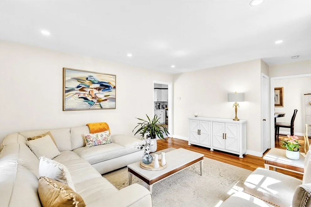 Unit for sale at 18 Mayflower Rd, Northborough, MA 01532