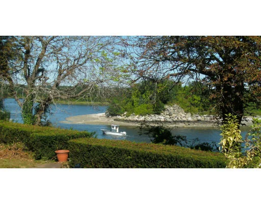 Unit for sale at 3 Hetherington Dr, Swansea, MA 02777