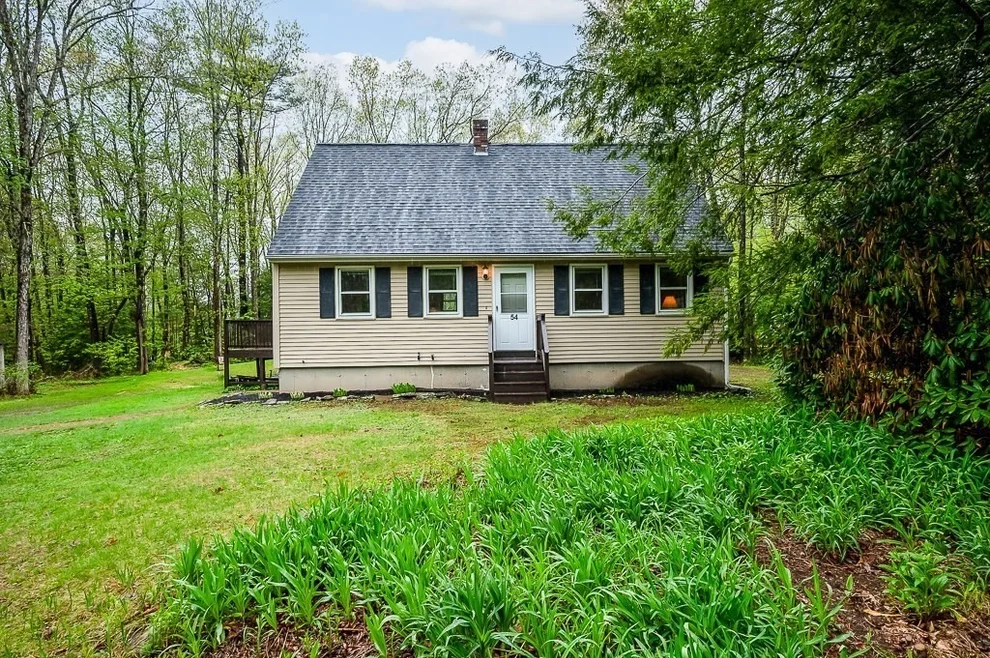 Unit for sale at 54 Number 10 Schoolhouse Rd, Charlton, MA 01507