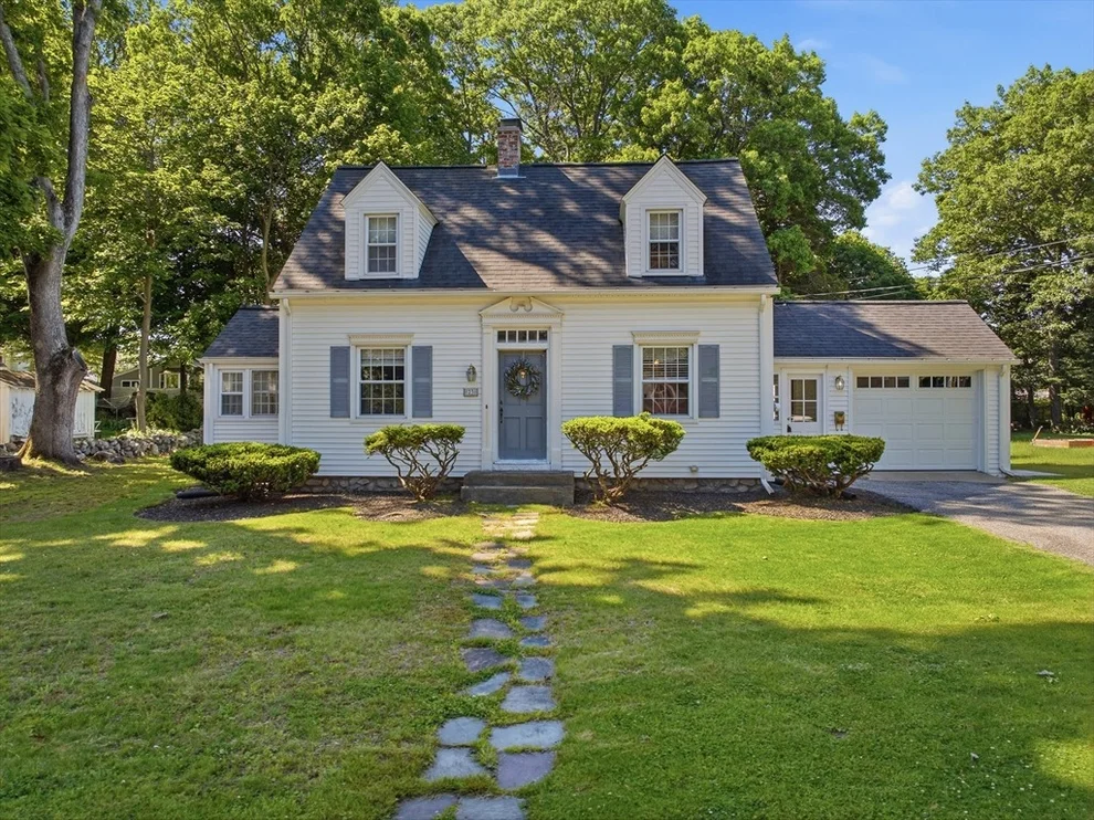 Unit for sale at 23 Kenilworth Rd, Shrewsbury, MA 01545