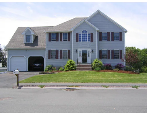 Unit for sale at 27 Birch Pond Dr., Saugus, MA 01906