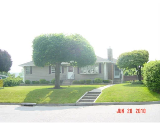 Unit for sale at 94 Pasadena Pkwy, Worcester, MA 01605