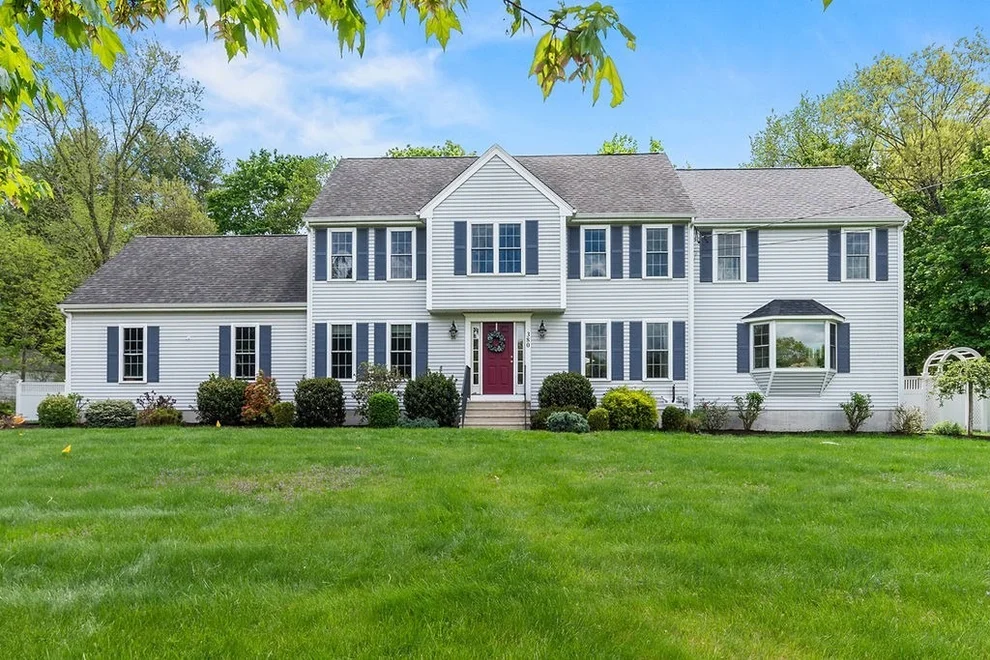 Unit for sale at 380 Chestnut St, Franklin, MA 02038